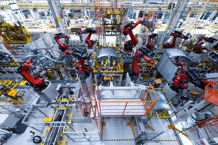 Automated packaging line with industrial robots supporting smart factory automation and productivity